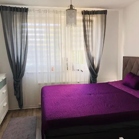 Apartment Homely Near Exhibition Center *