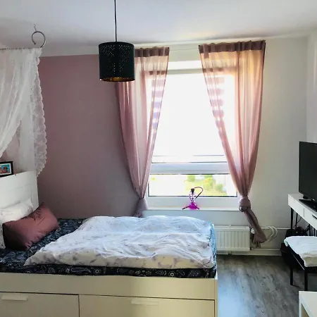 Apartment Homely Near Exhibition Center